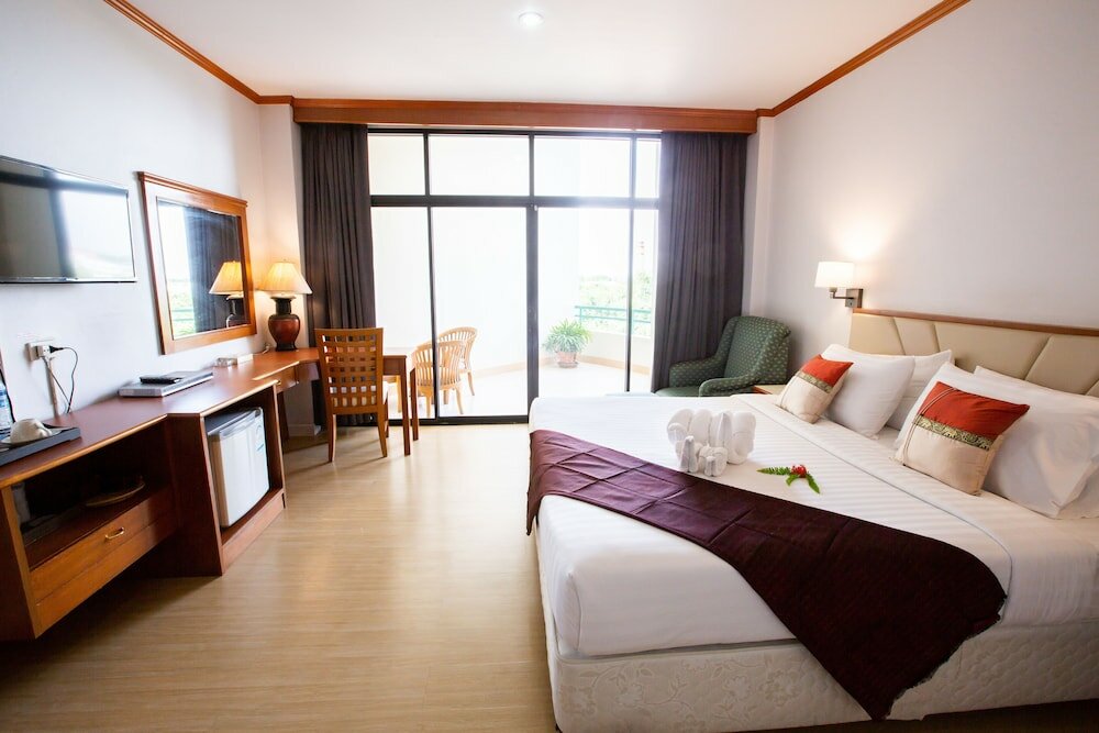 Фото Surin Majestic Hotel