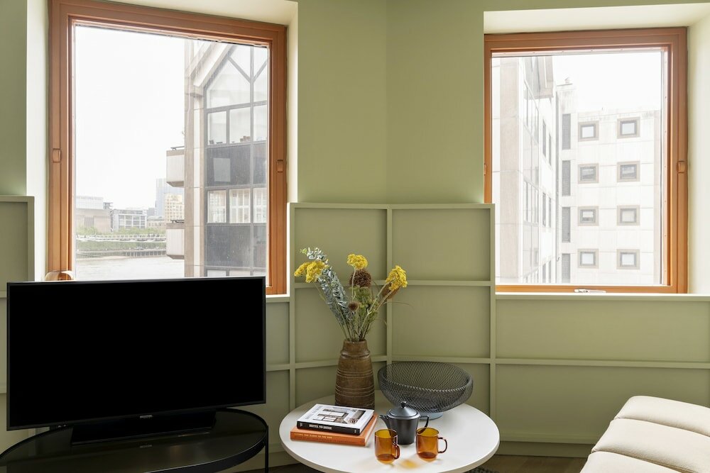 Фото Locke At Broken Wharf