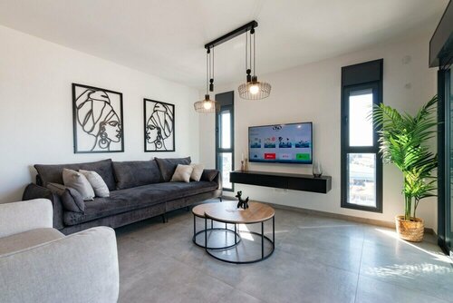 Гостиница Luxury Apt 3 Br New Tower Parking в Ор Йехуде