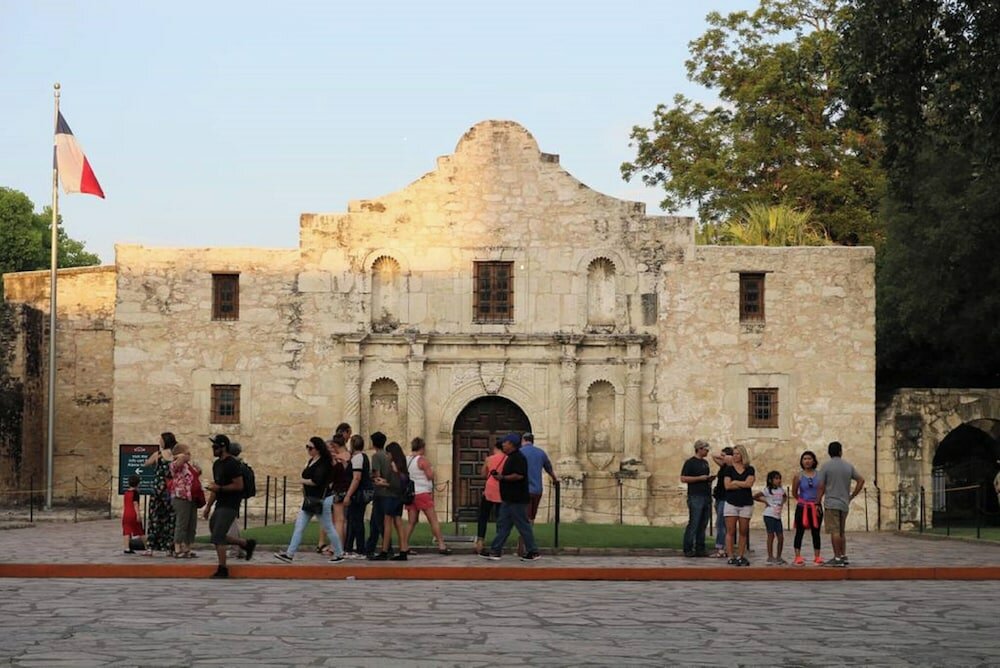 Фото Charming 3br/2ba Gem Close to Downtown Riverwalk