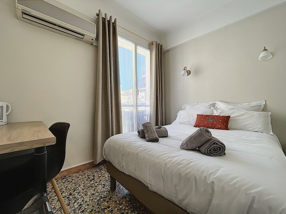 Фото Le Provence Hôtel Golfe Juan