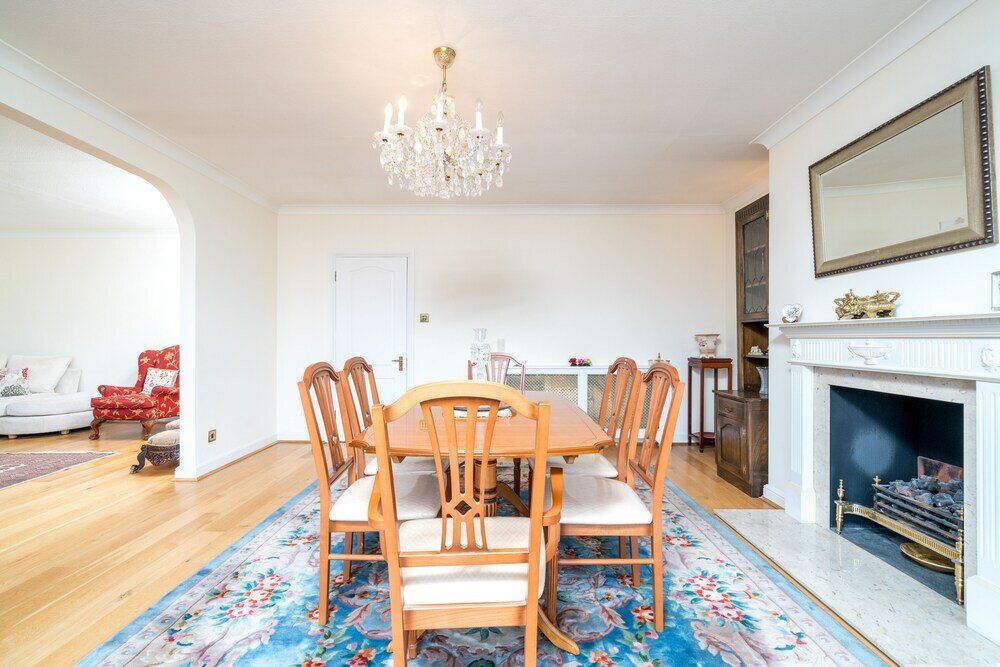 Фото Delightful Vintage 2 Bedroom Apartment