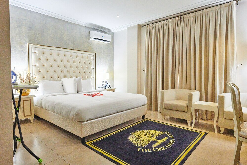 Фото Oak Havens Hotel