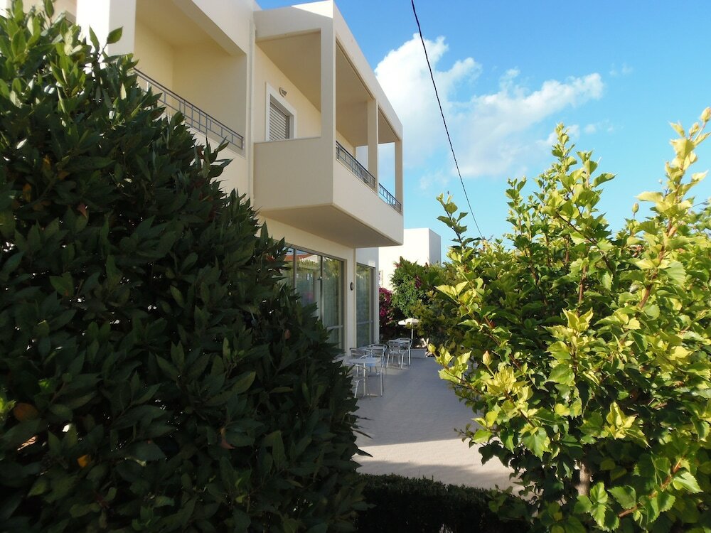 Фото Yakinthos Hotel