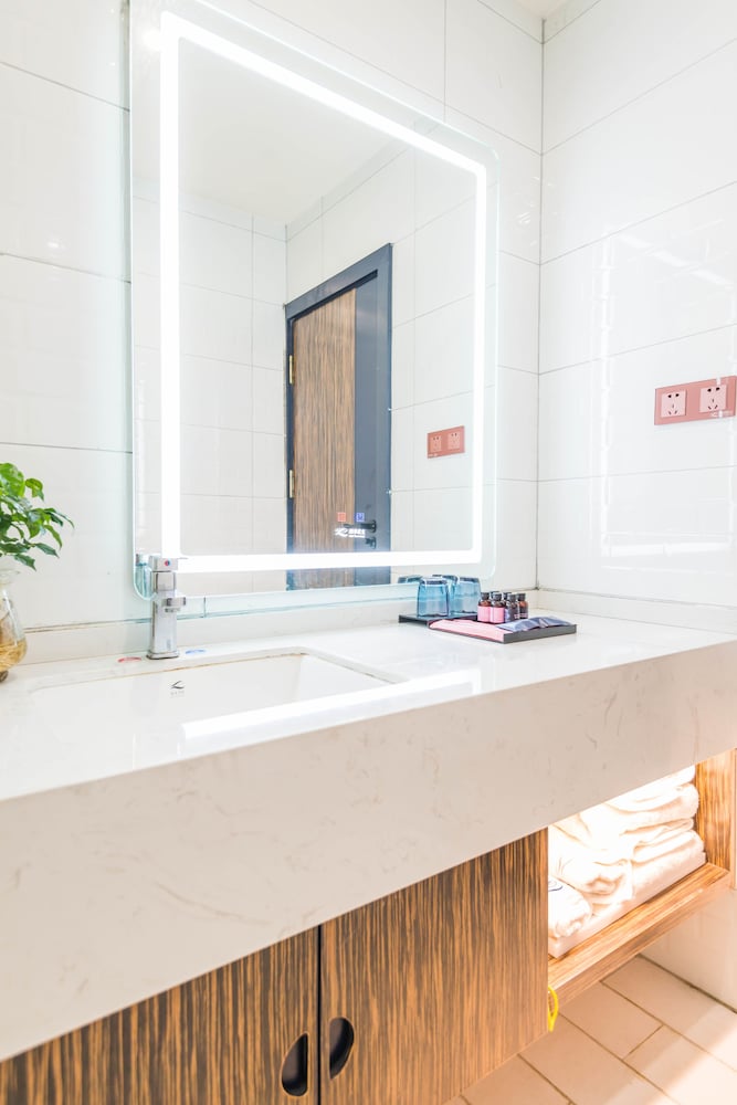 Фото Tengchong Soft Time Hotel