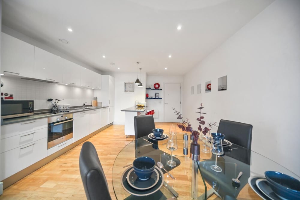 Фото 2 Bed Executive Apartment Near Camden Market with WiFi
