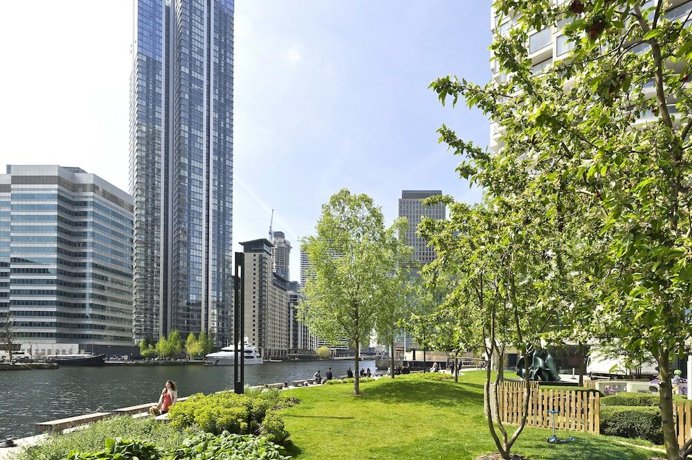 Фото Luxury Waterfront Studio in Canary Wharf by Underthedoormat