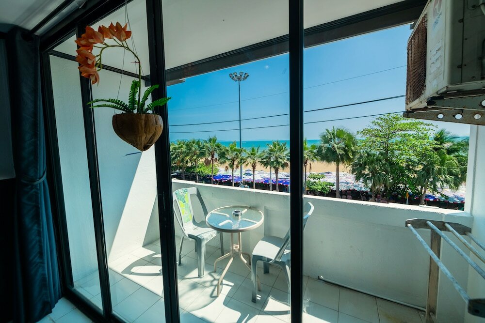 Фото Happy Jomtien - Beachfront