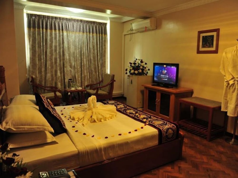 Фото Golden City Crown Hotel