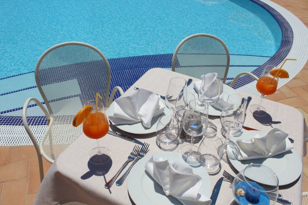 Фото Poseidon Swim & Restaurant Aparthotel