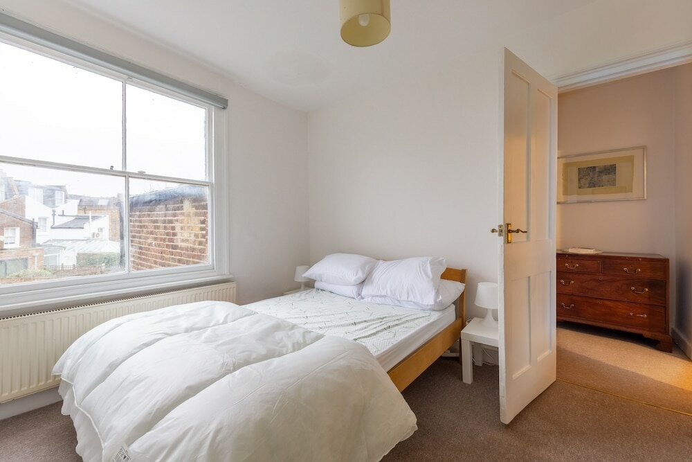 Фото Spacious 3 Bedroom House With Garden - Hammersmith