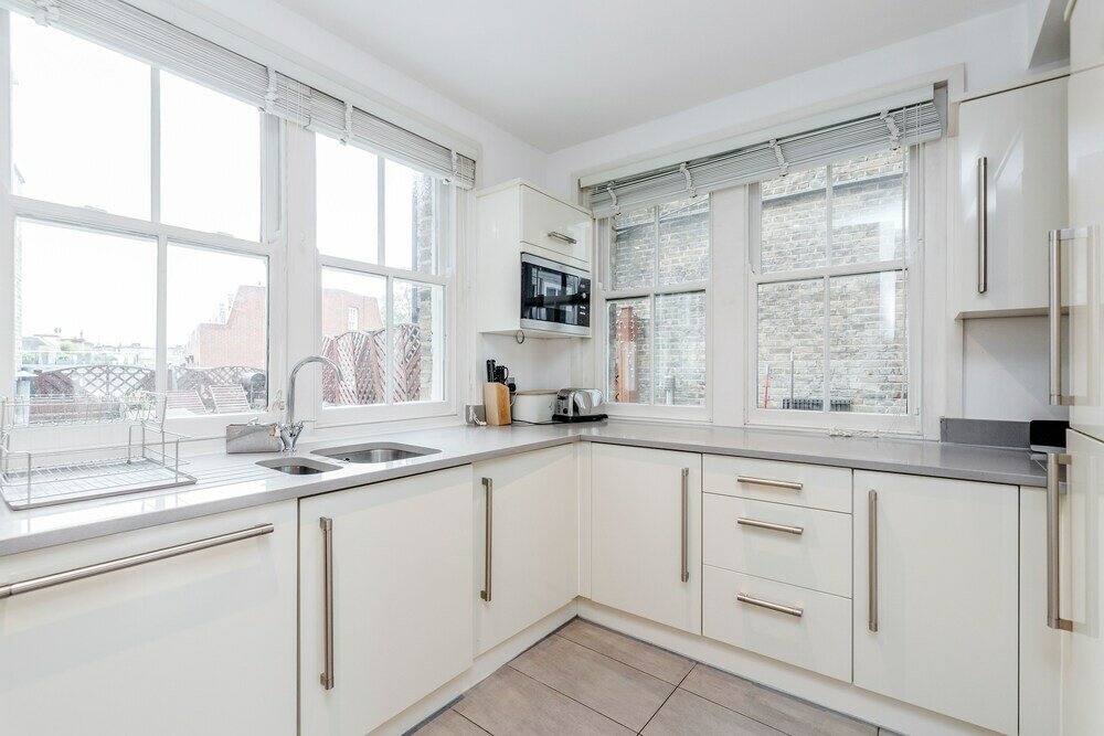 Фото Stylish 3 Bed 3 bath in Kens High St