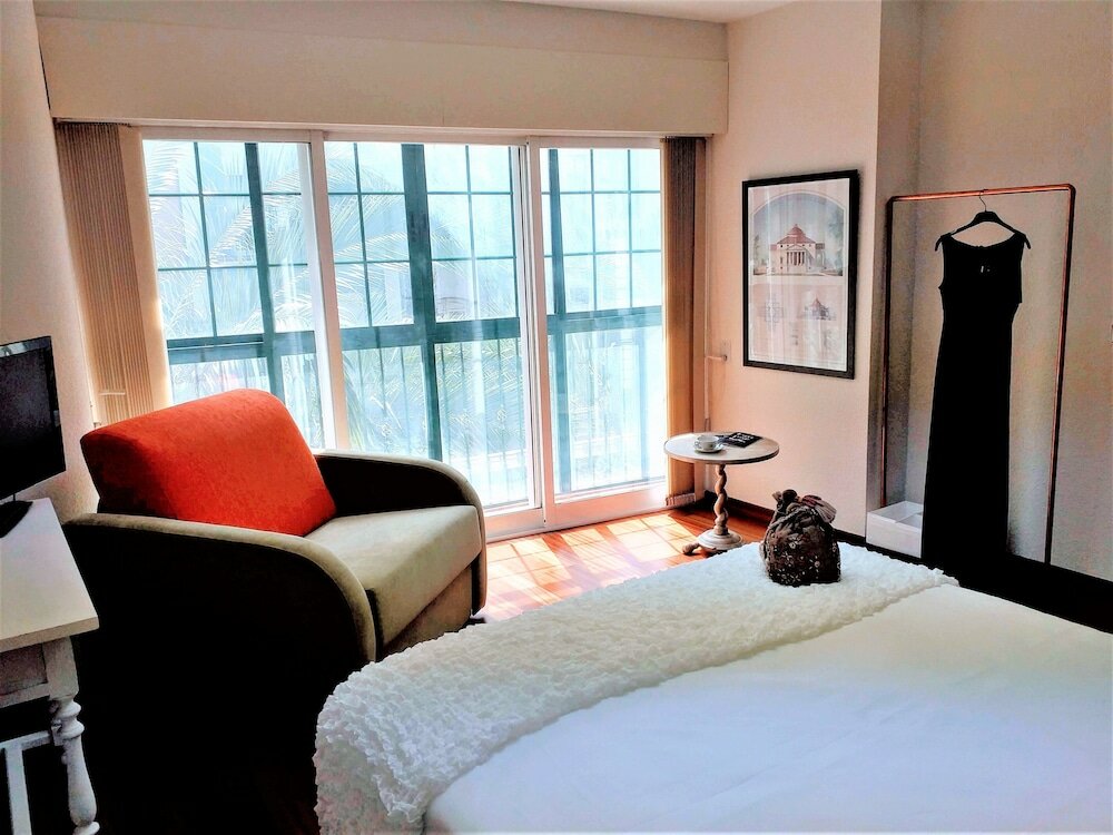 Фото Large Apartment with large and sunny Terrace - Garden & Outdoor Gym, Alicante Center