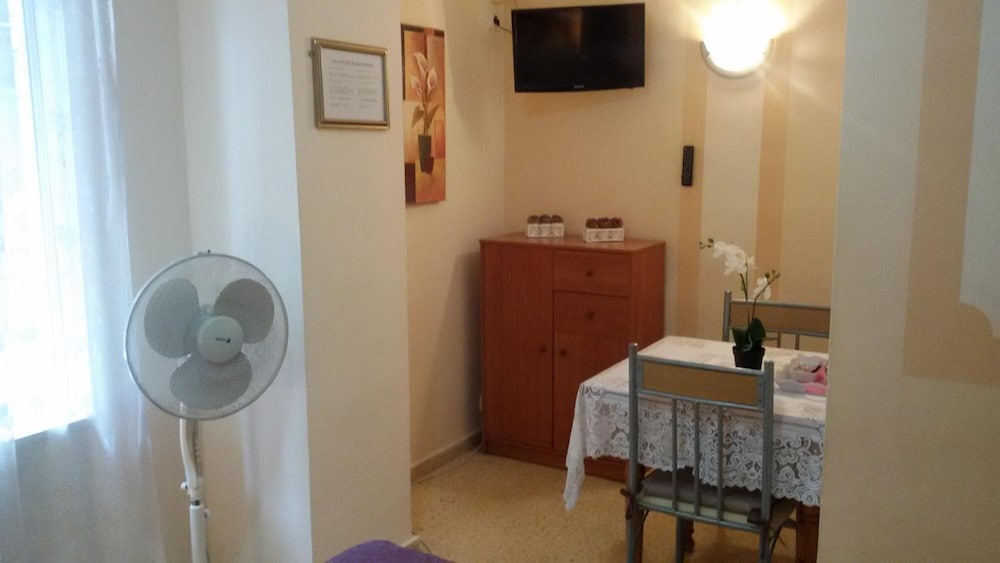 Фото Pensión El Parque