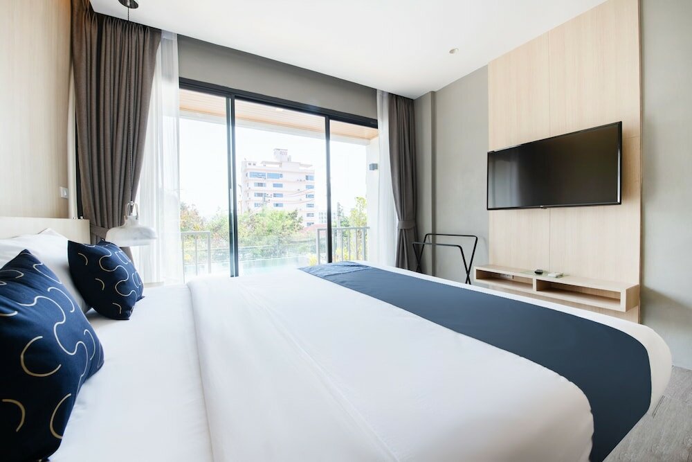 Фото Blooming Hill Boutique Suites