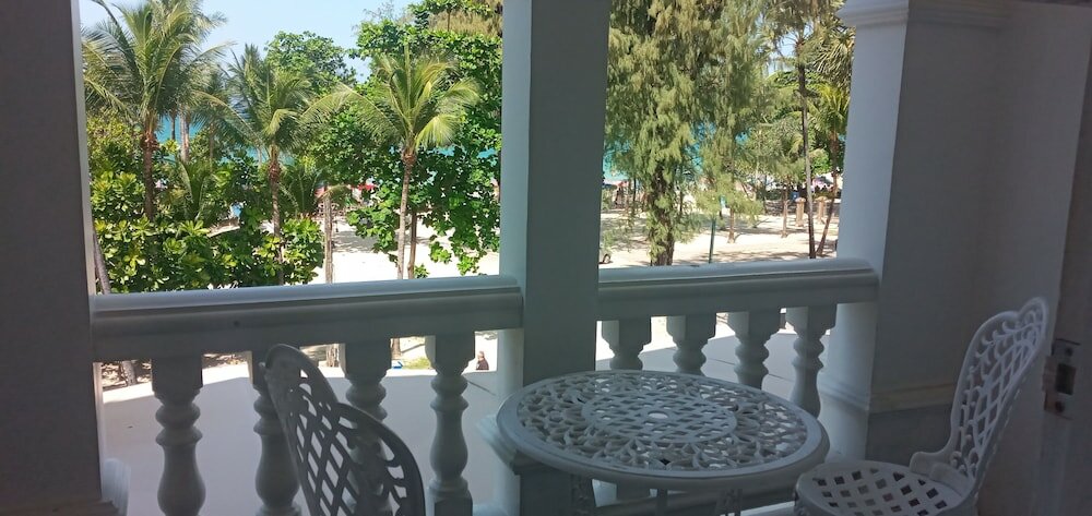 Фото Island Patong Beachfront Apartments