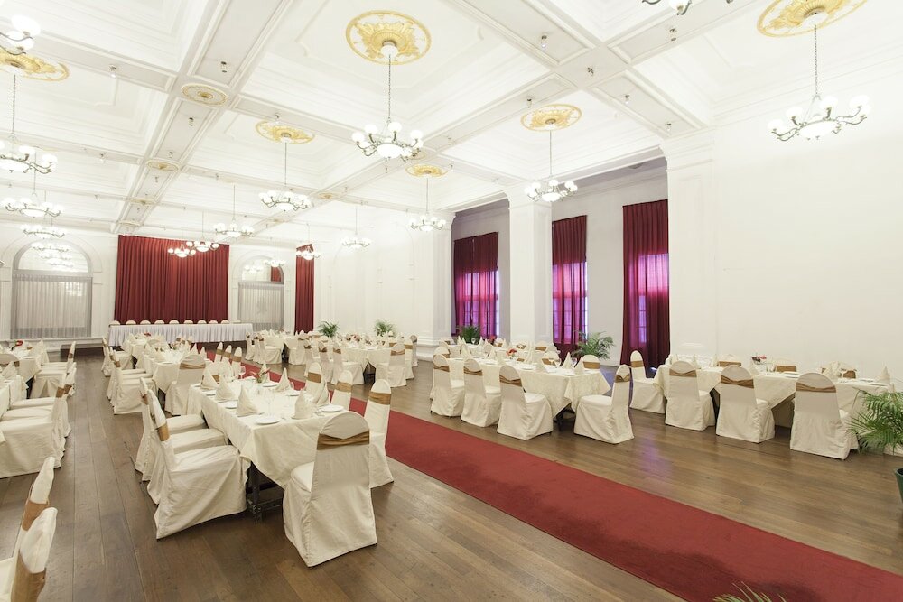 Фото Queen's Hotel