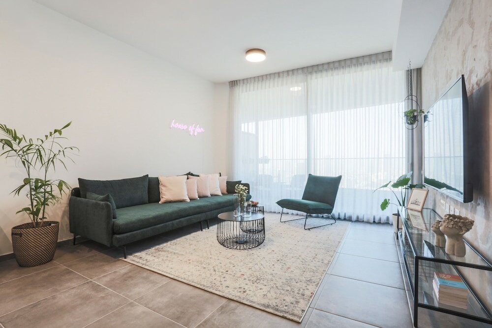 Фото AirTLV - Menachem Begin Apartment