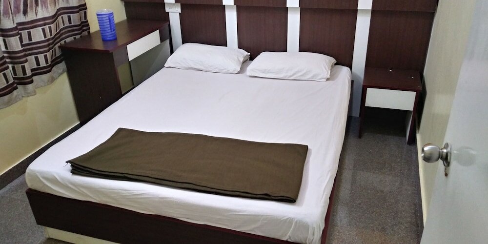 Фото S R Guest House