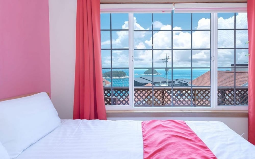 Фото Yeosu Maison Blanche Pension