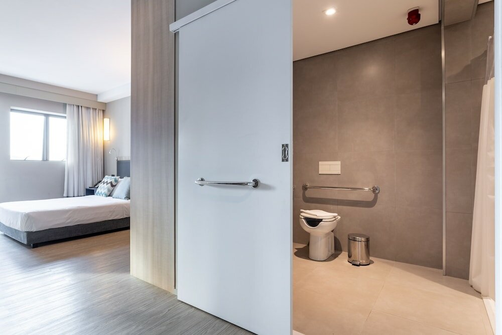 Фото Charlie Alphaville