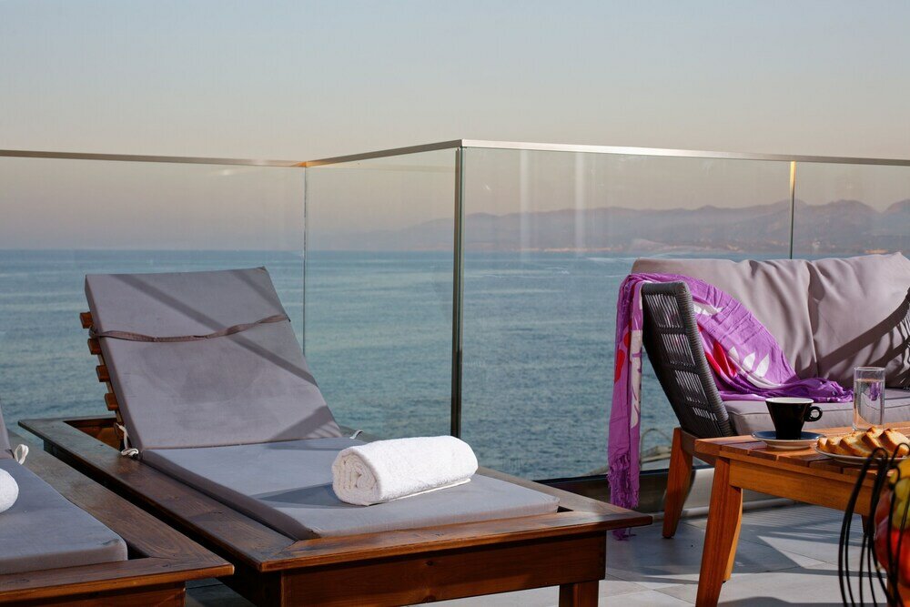 Фото Hersonissos Beach Front Suites