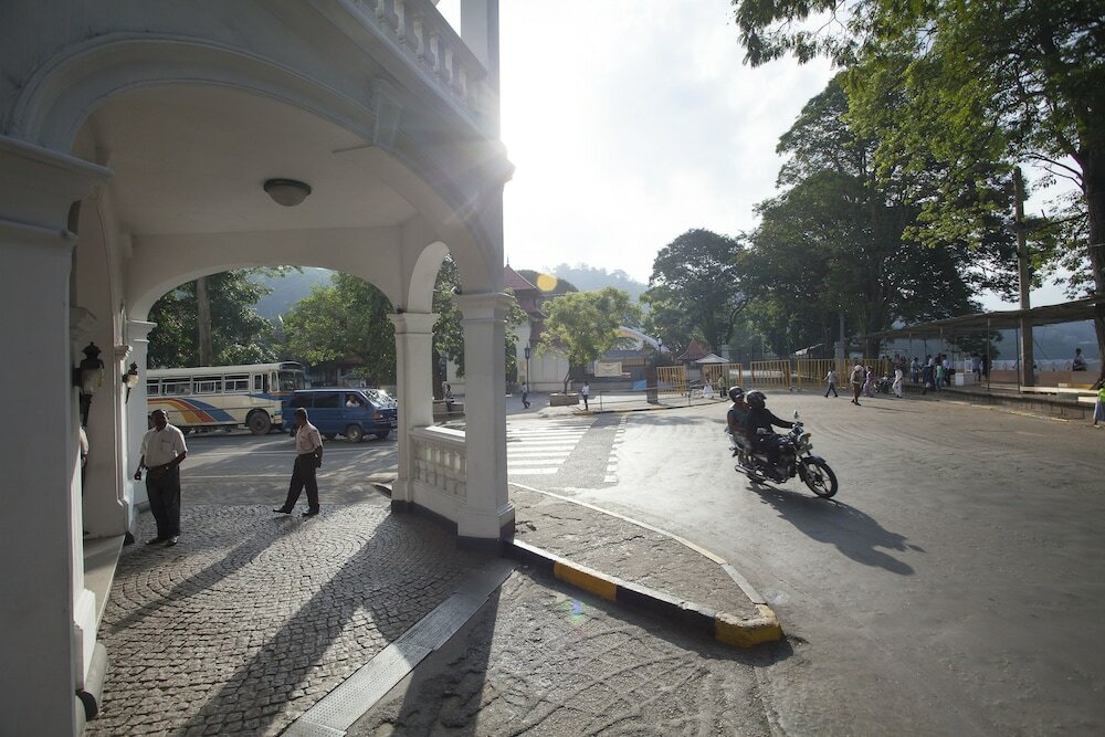 Фото Queen's Hotel