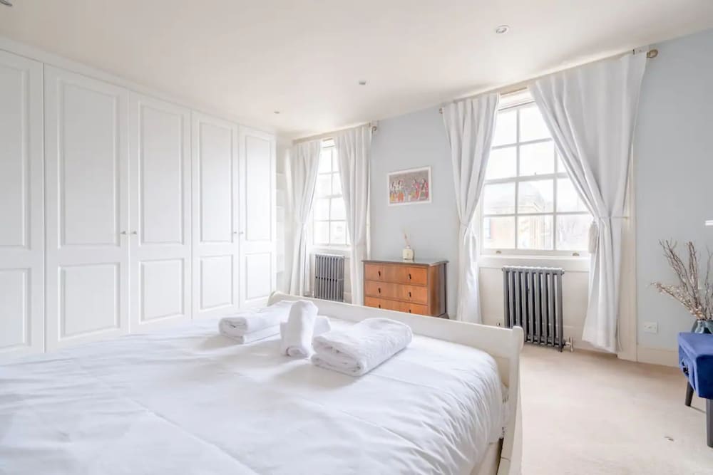 Фото Beautiful and Central 3 Bedroom Retreat in Angel