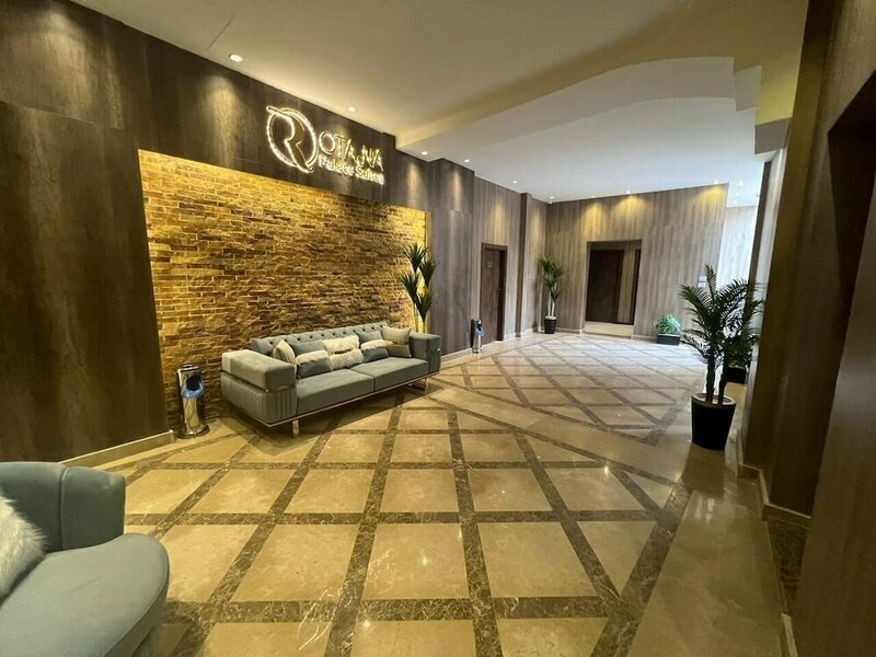 Гостиница Rotana Palace Suites в Каире