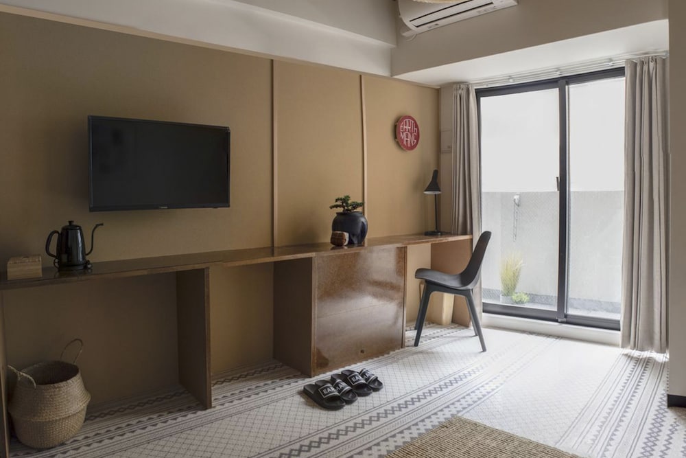 Фото Earthmans Osaka-Jo