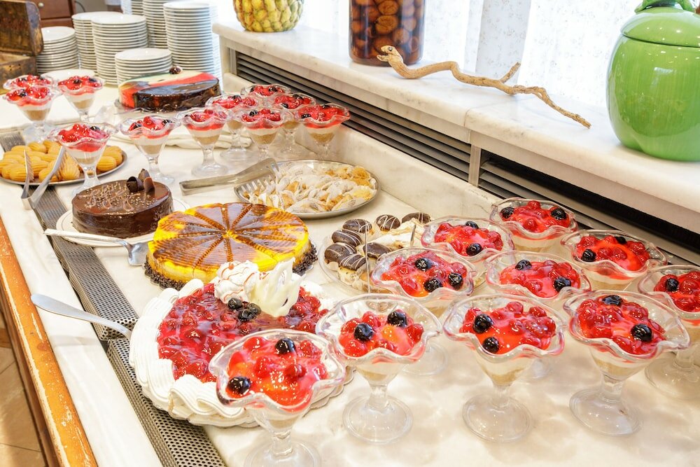 Фото Sovereign Beach Hotel - All Inclusive