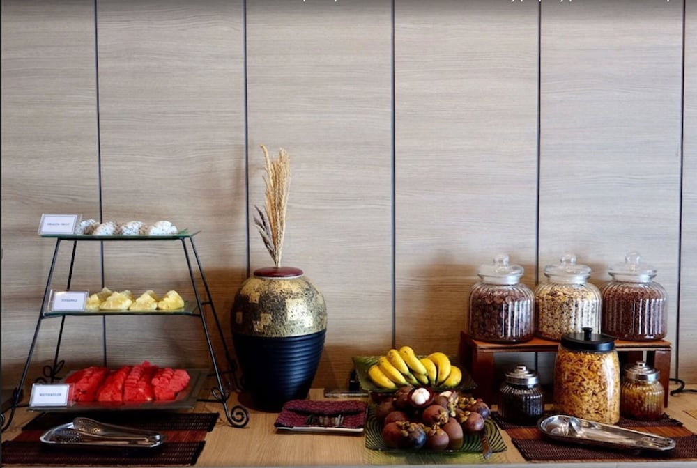 Фото Coral Cliff Beach Resort