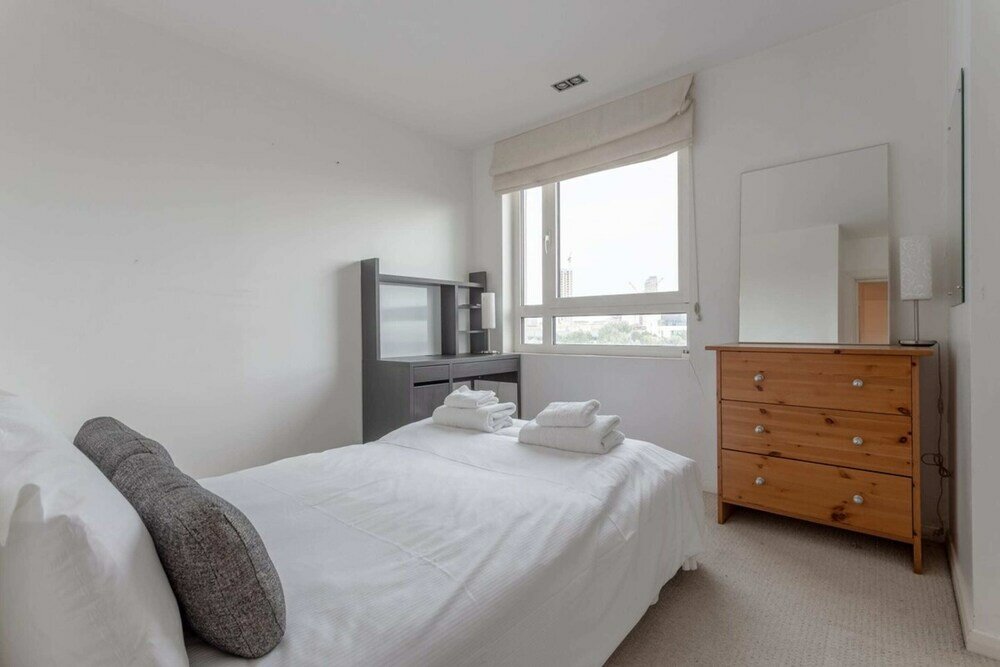 Фото Fantastic 2 Bedroom near Canary Wharf