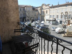 Le Palais (Provence-Alpes-Côte d'Azur, Vaucluse, Arrondissement d'Apt, Apt, Place Gabriel Péri, 19), hotel