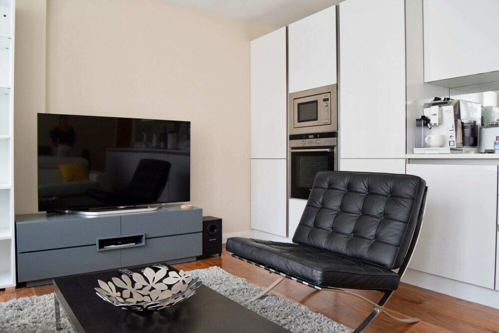 Фото Bright and Modern 1 Bedroom Flat in The Centre of London