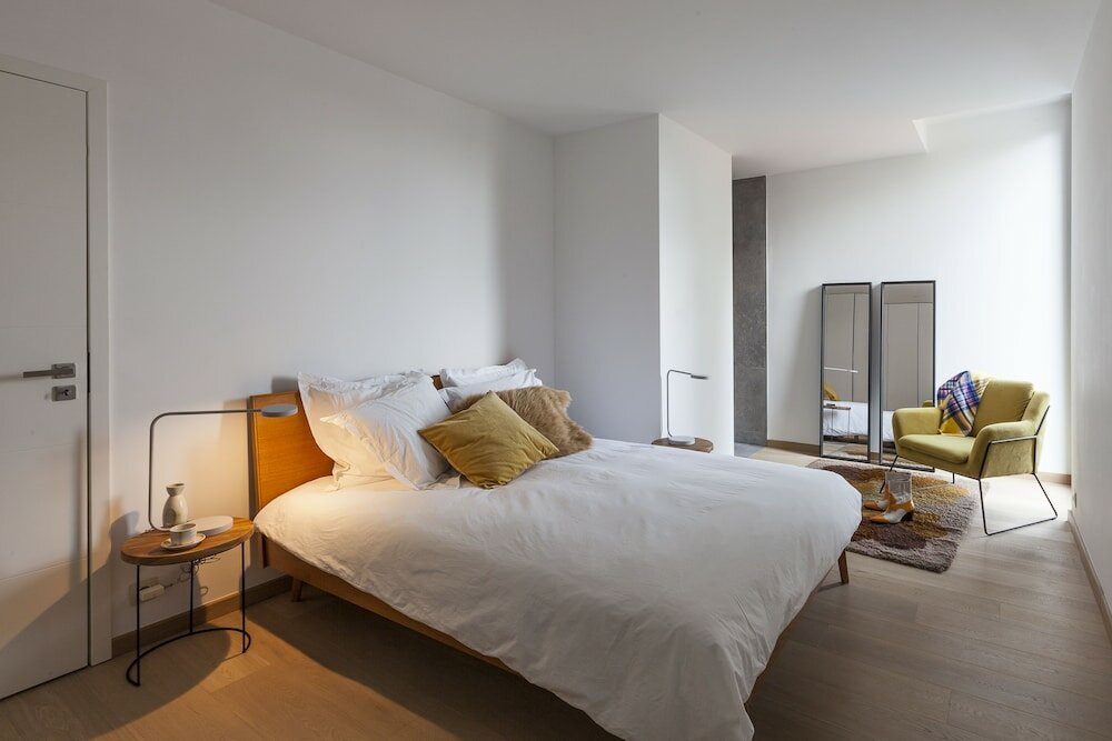 Фото Unit 5 - Trendy Smart Home Triplex Private Garden & Parking