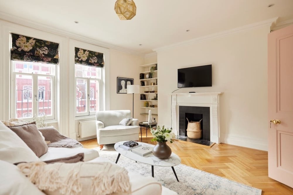 Фото The Hyde Park Mansion Place - Lovely 3bdr Flat