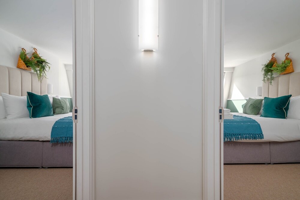 Фото 37 Doughty Street