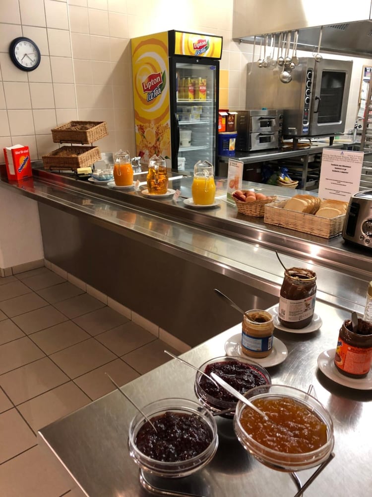 Фото Youth Hostel Montreux