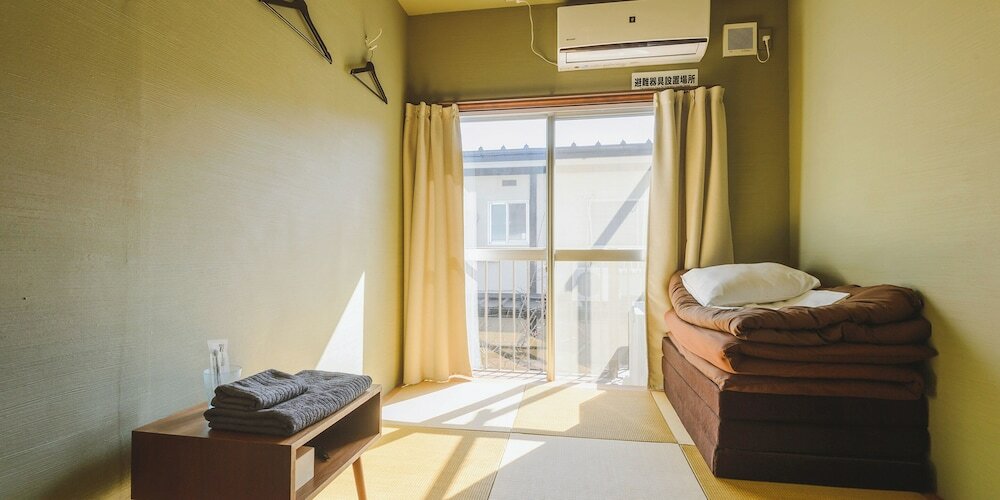 Фото Iza Kamakura Guest House & Bar