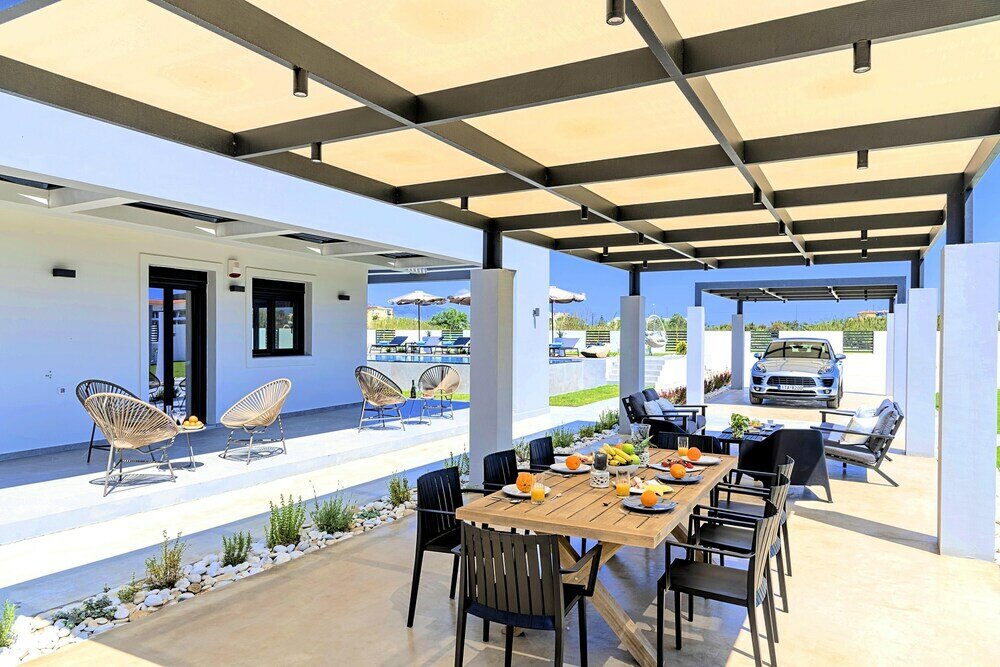 Фото Villa Solaris Heated Pool & Hot Tub