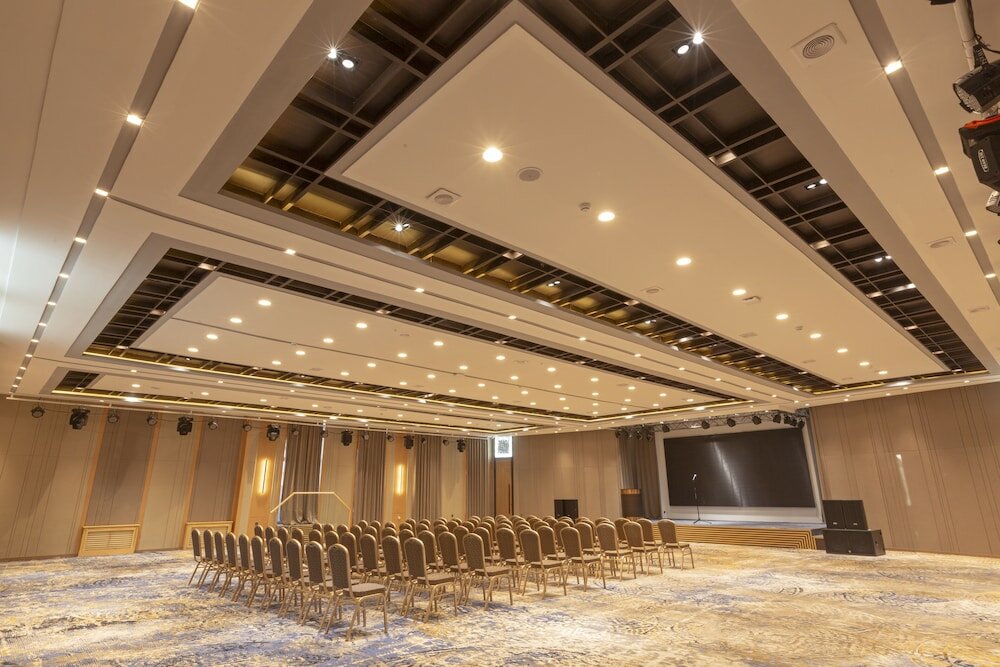 Фото Millennium Plaza Hotel