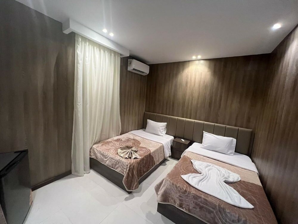 Фото Rotana Palace Suites