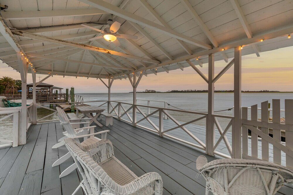 Фото 1401 Chatham Ave