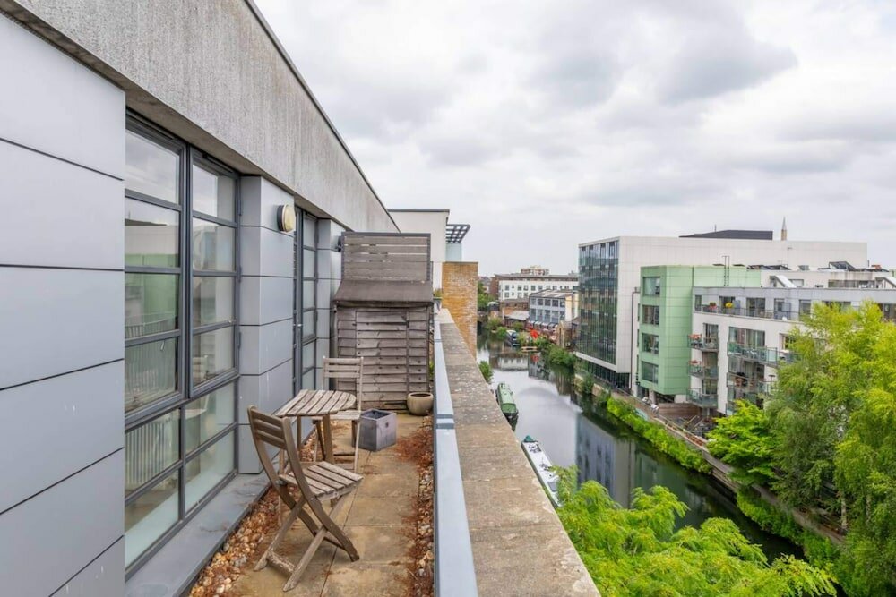 Фото Serene 1bd Canal-side Flat w Terrace - Haggerston
