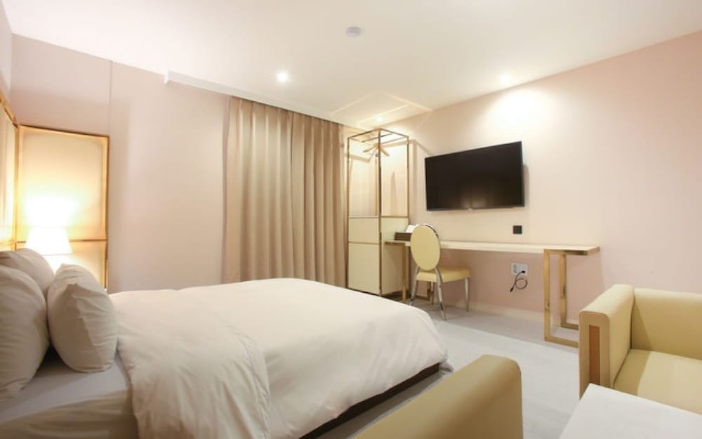 Фото Hotel Star Premier Yeoksam