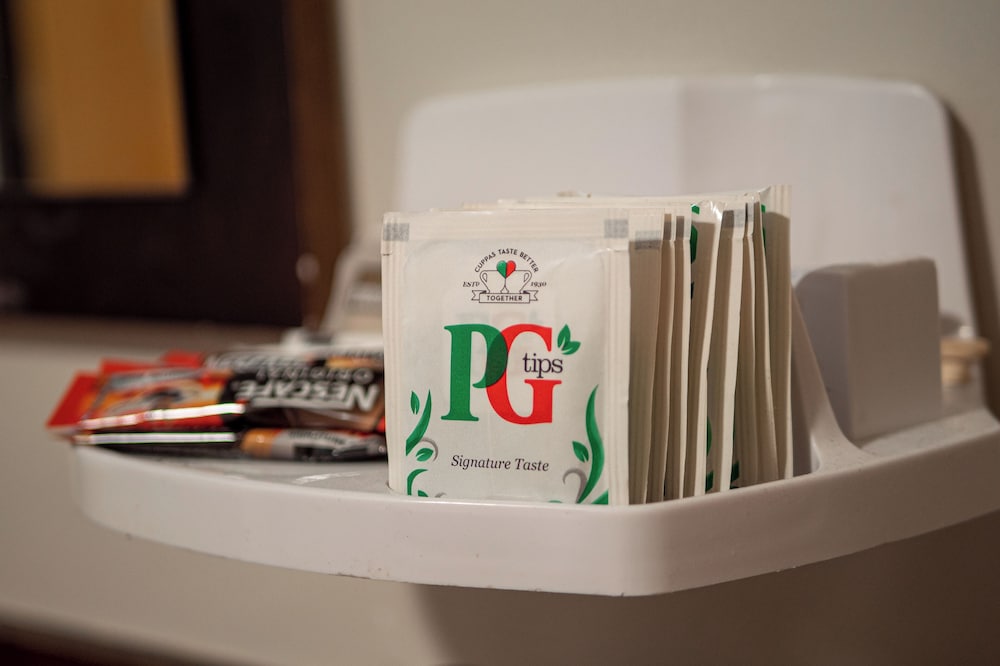 Фото Maiden Oval Hotel