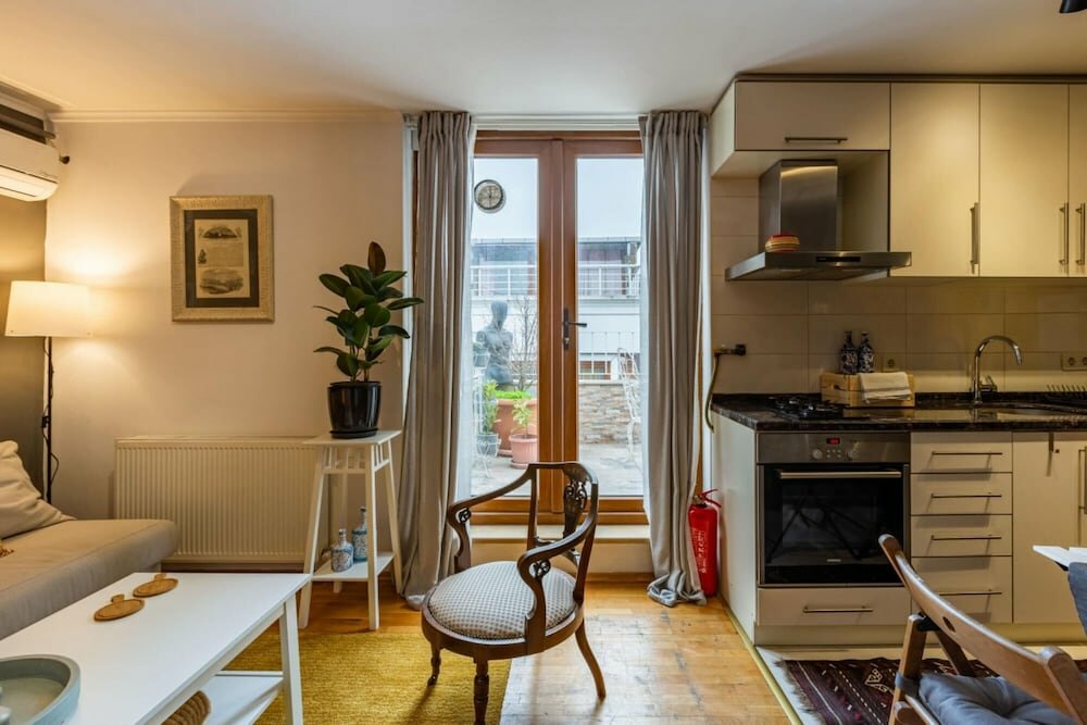 سكن للإيجار اليومي Splendid Flat With Terrace Near Istiklal Street ، اسطنبول، صورة