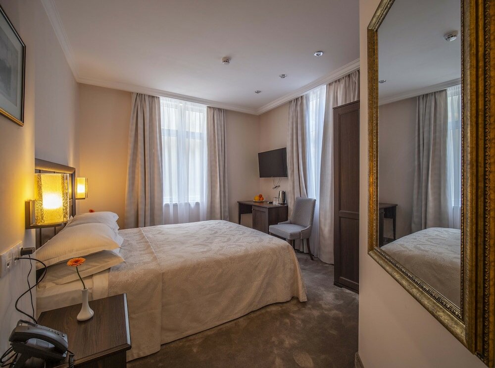 Фото The Moon Boutique Hotel