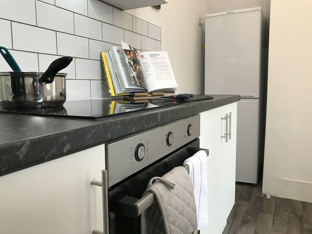 Фото Bright Spacious 3-bed With Office & Patio, Preston